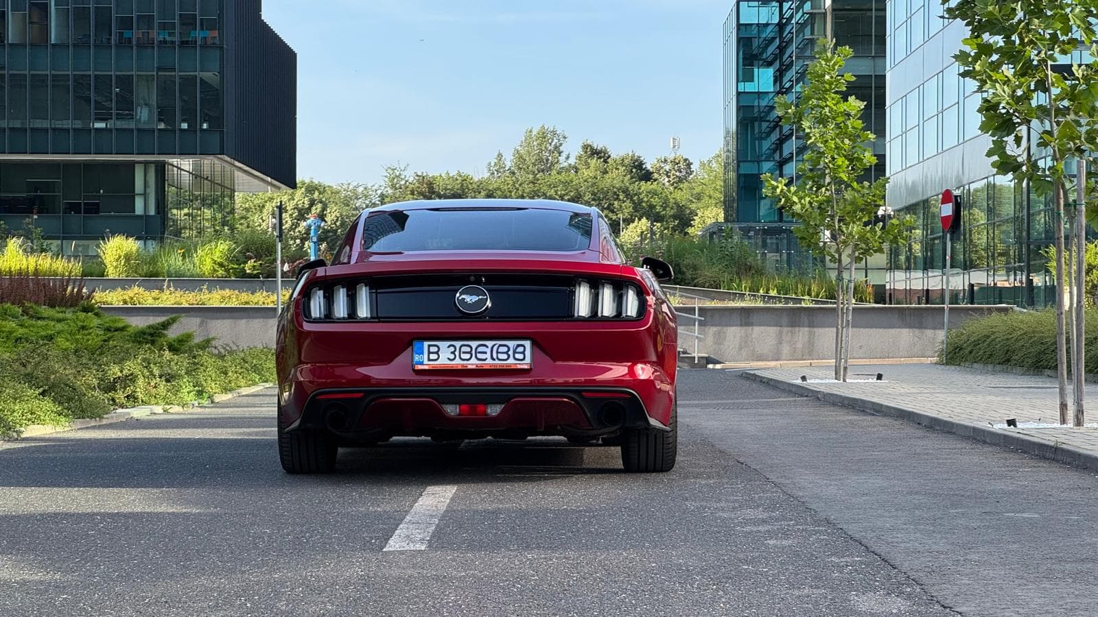 Ford Mustang thumb 3