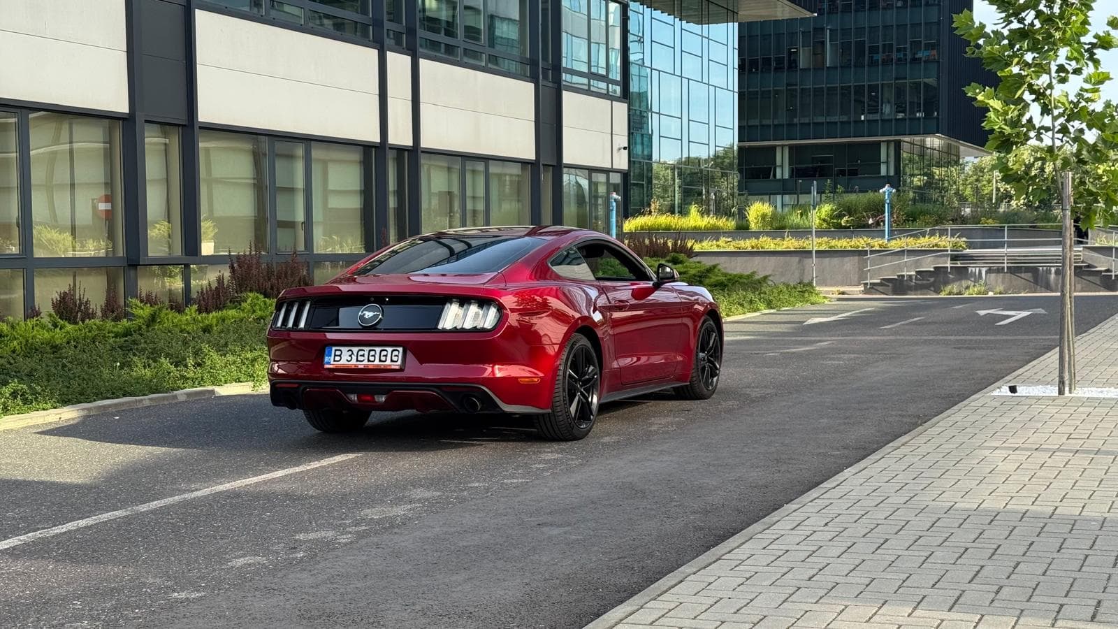 Ford Mustang thumb 2