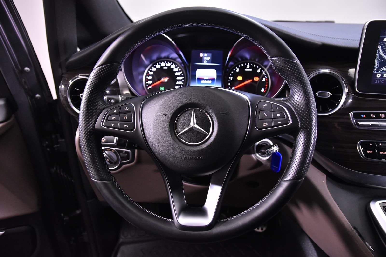 MERCEDES BENZ V 300 D - 16