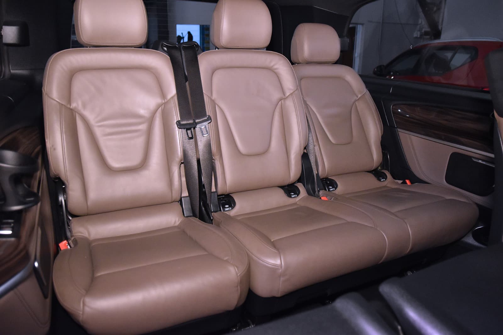 MERCEDES BENZ V 300 D - 13