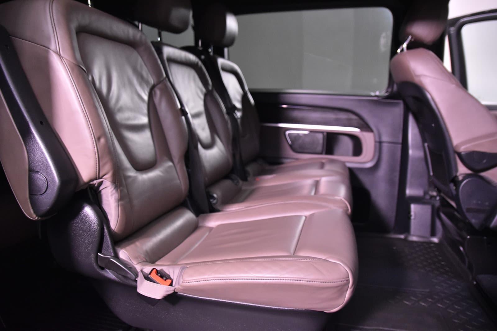 MERCEDES BENZ V 300 D - 12