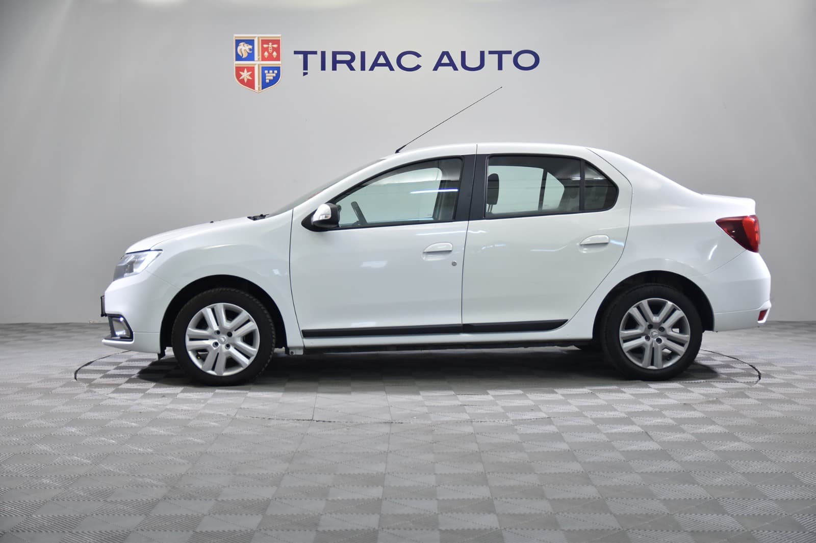DACIA LOGAN 0.9L 2019 - 9